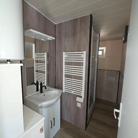 Charmante Maisonnette Au Bord Du Doux Nyaraló